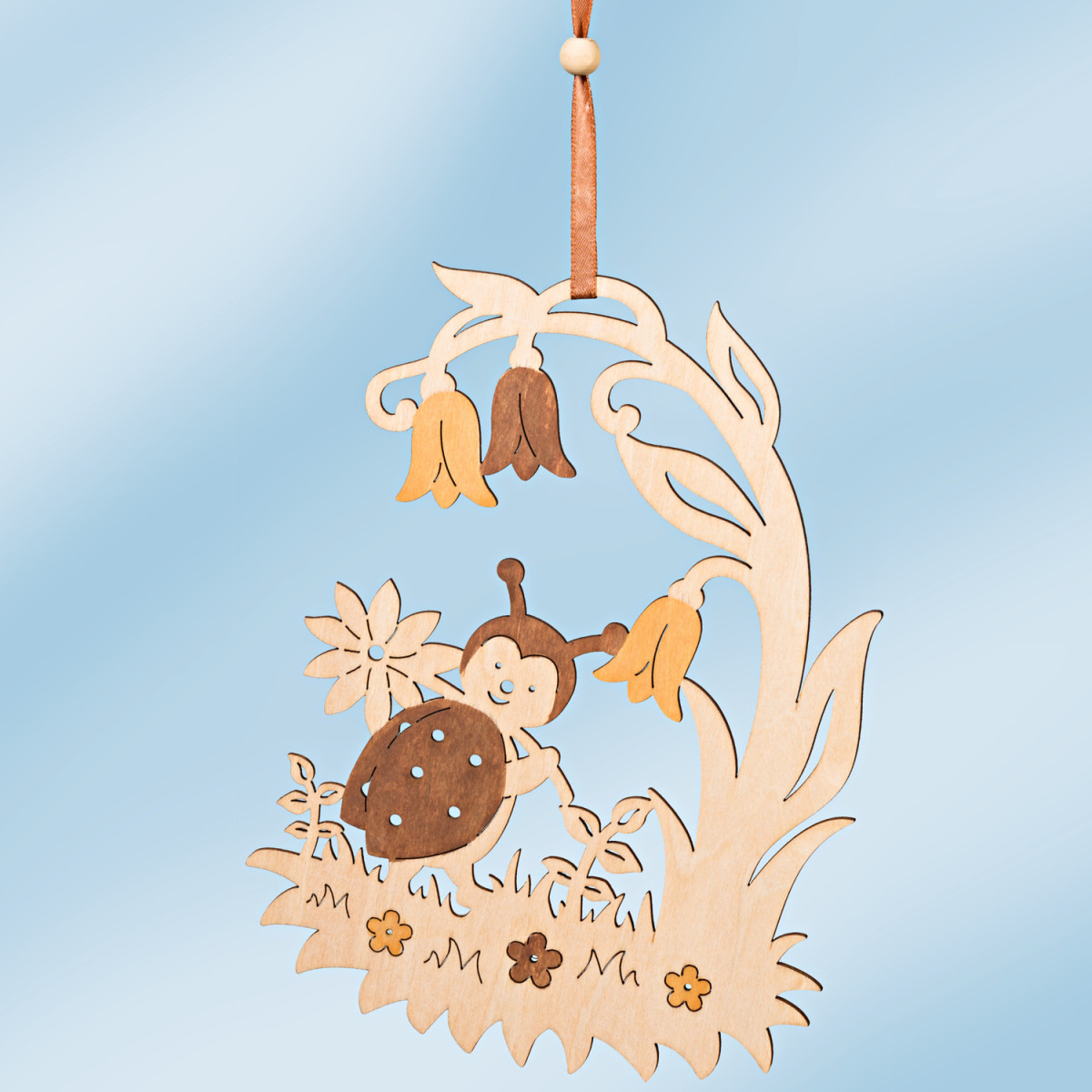 Levně Závěsná dřevěná dekorace "Beruška"