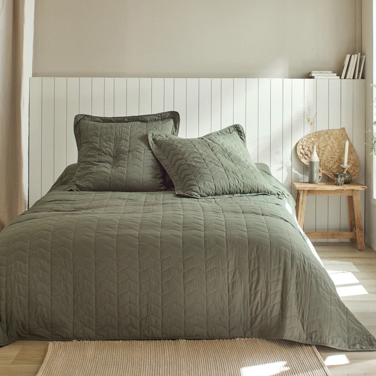 Blancheporte Jednobarevný prošívaný přehoz na postel s geometrickým designem khaki 220x240cm