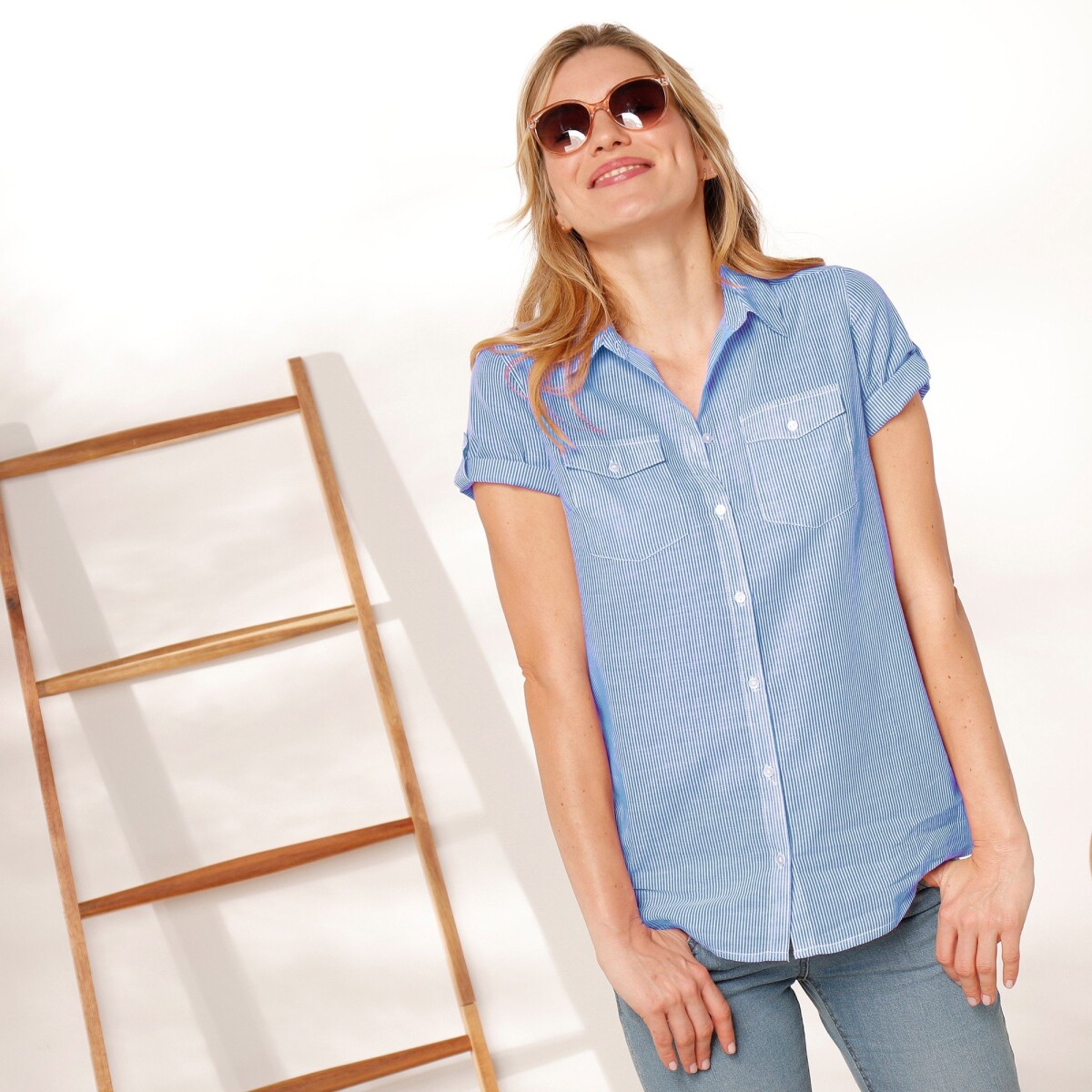 Blancheporte Pruhovaná košeľa s krátkymi rukávmi biela/modrá 50