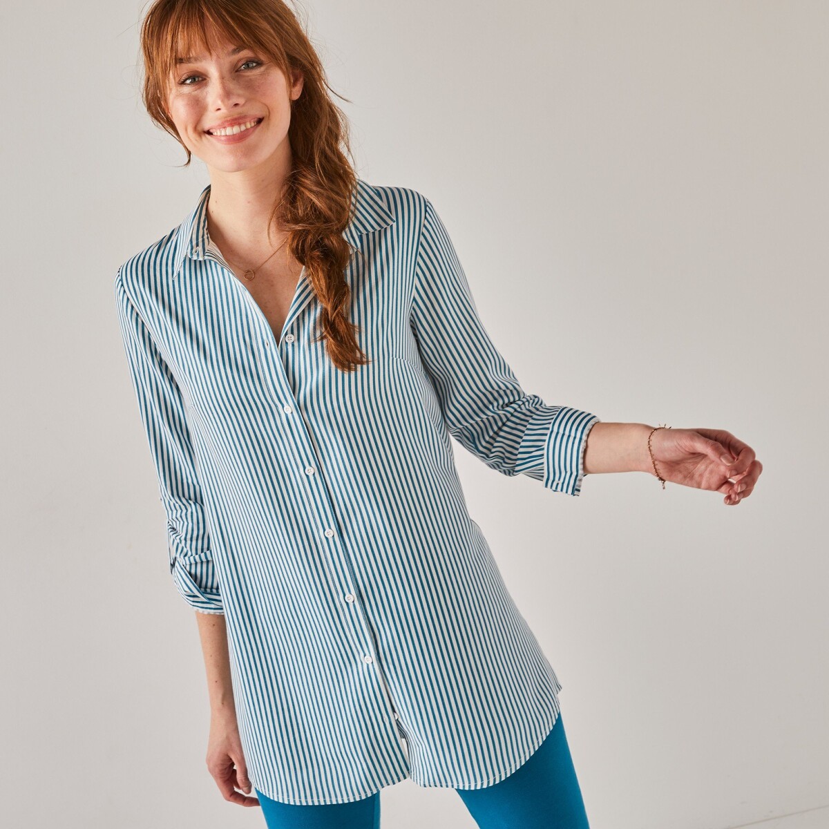 Blancheporte Pruhovaná krepová košeľa modrá/biela 44